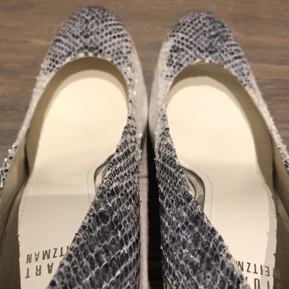STUART WEITZMAN Grey/White Rowin Snakeskin Heel - Picture 4 of 6